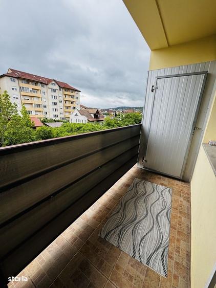 Apartament cu 4 camere, mobilat în Central
