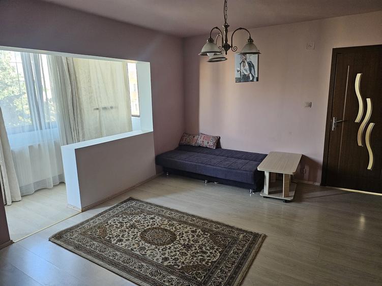 Apartament cu 2 camere semidecomandat în Aradului