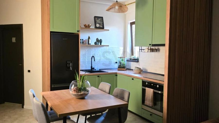Apartament cu 3 camere decomandat, mobilat în Dămăroaia