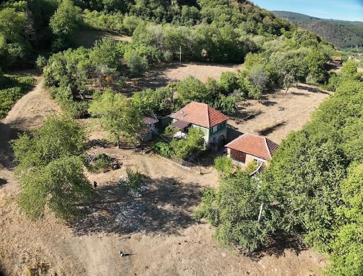 Casă cu 3 camere în Bratca