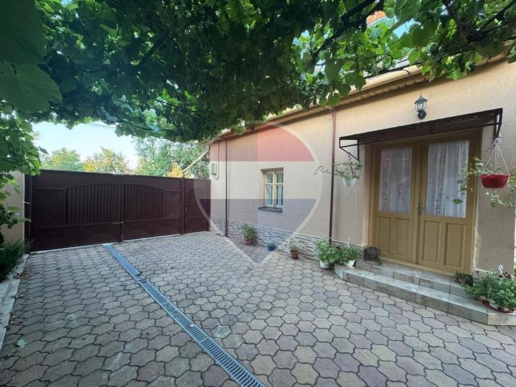 Casă individuală cu 4 camere cu Teren 1439 Mp în Semlac
