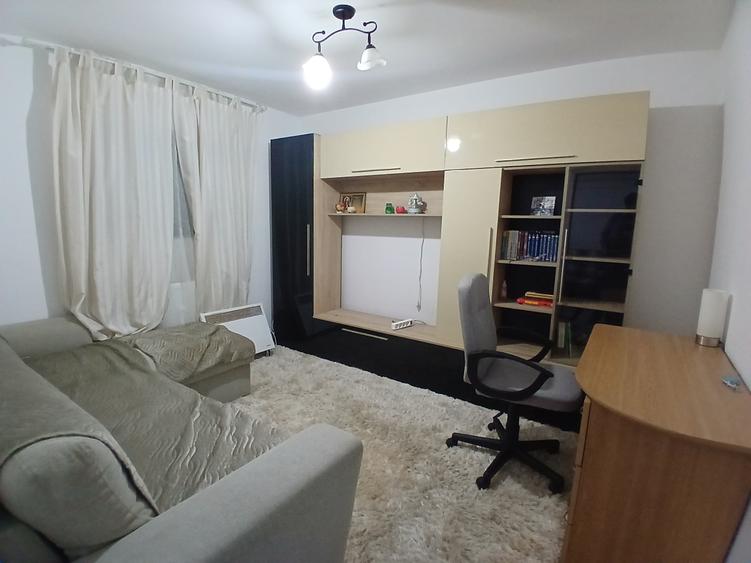 Garsonieră decomandată în Valea Adâncă