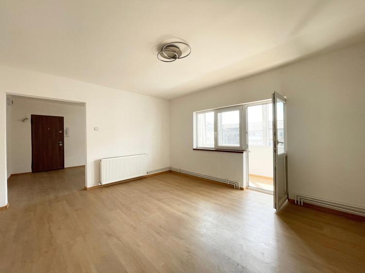 Apartament cu 2 camere semidecomandat în Soarelui