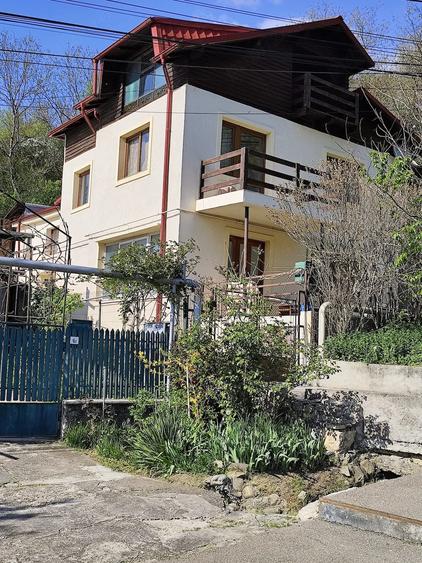 Casă cu Teren 451 Mp în Central
