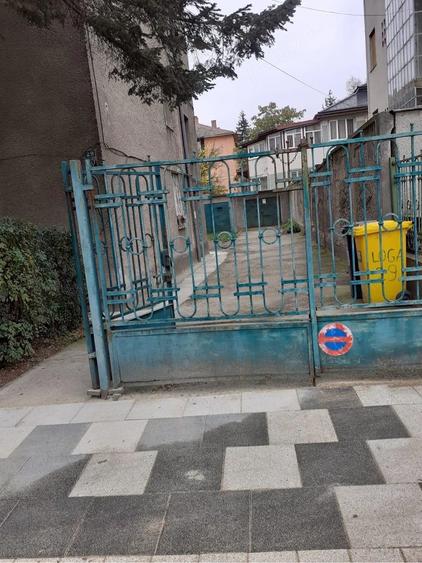 Apartament cu 3 camere semidecomandat în Exterior Vest