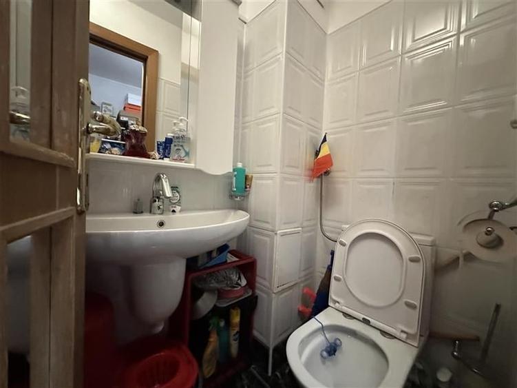 Apartament cu 3 camere decomandat, mobilat în Aradului