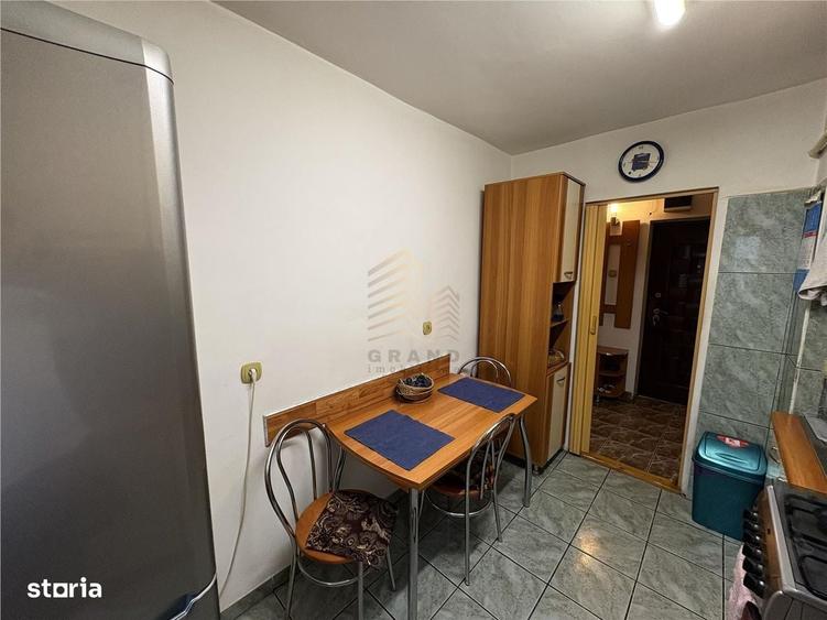 Apartament cu 3 camere decomandat în Central — fotografia 1
