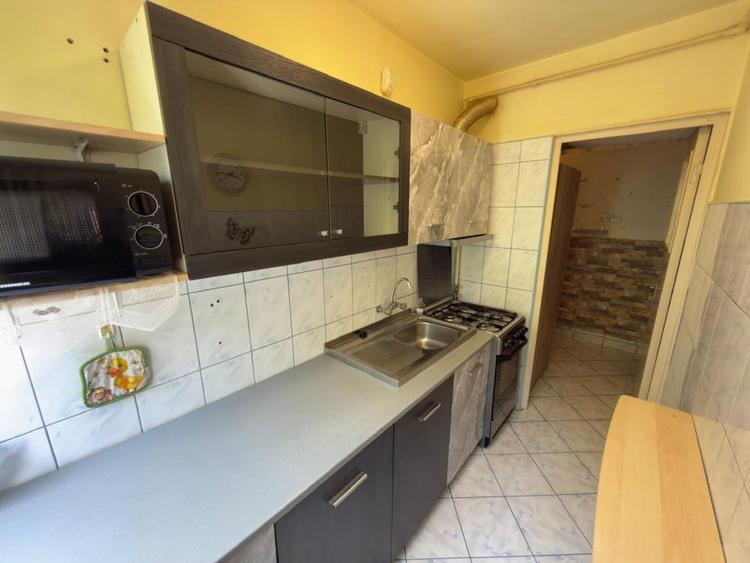 Apartament cu 2 camere semidecomandat, mobilat în Malu Roșu
