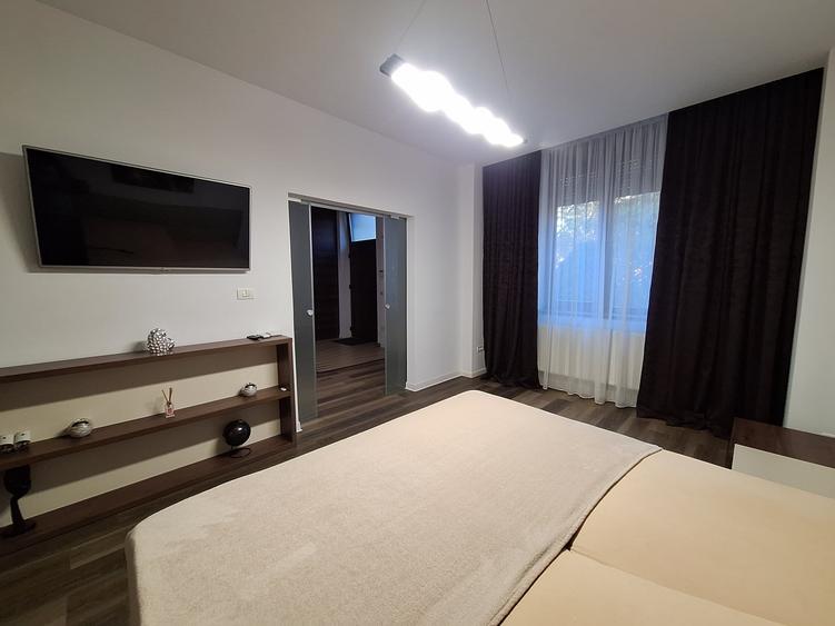Apartament cu 3 camere decomandat, mobilat în Lipovei