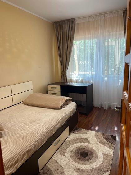 Apartament cu 4 camere decomandat în Faleza Nord