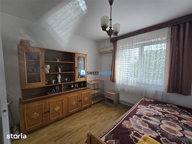 Apartament cu 3 camere semidecomandat în Central