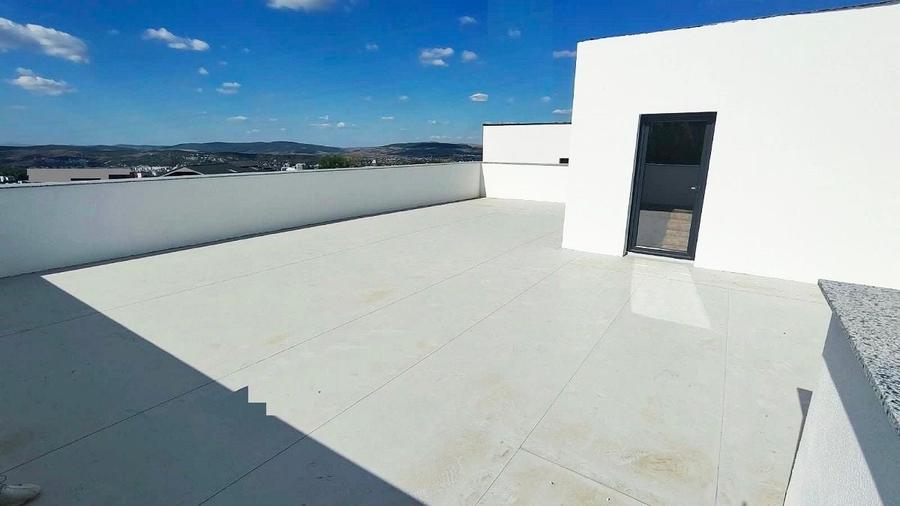Casă individuală cu 5 camere cu Canalizare în Făget