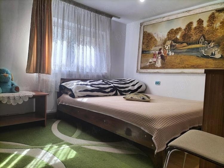 Casă cu 5 camere cu Teren 1000 Mp în Central