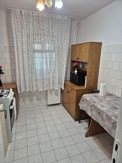Particular ofer spre inchiriere apartament 2 camere decomandat - 4