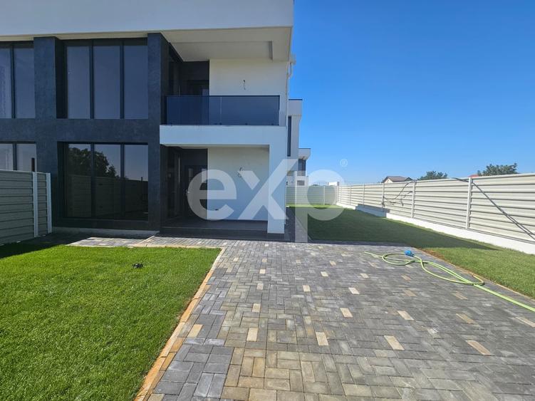 Duplex cu 4 camere cu Canalizare în 1 Decembrie