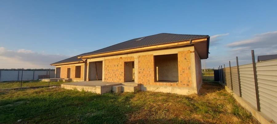 Casă cu 4 camere cu Teren 450 Mp în Periș