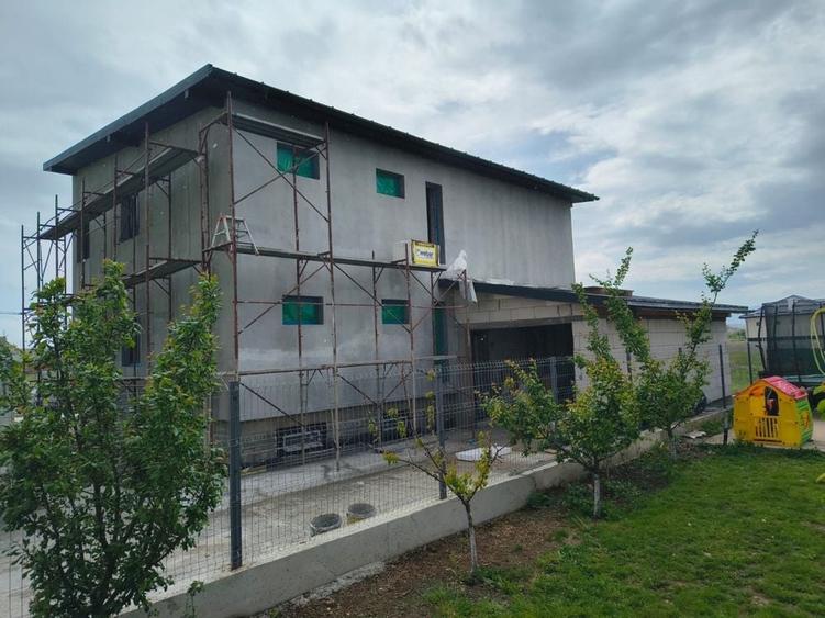Casă cu 4 camere în Mihai Viteazu
