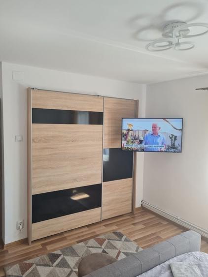 Apartament cu 3 camere decomandat în 1 Decembrie