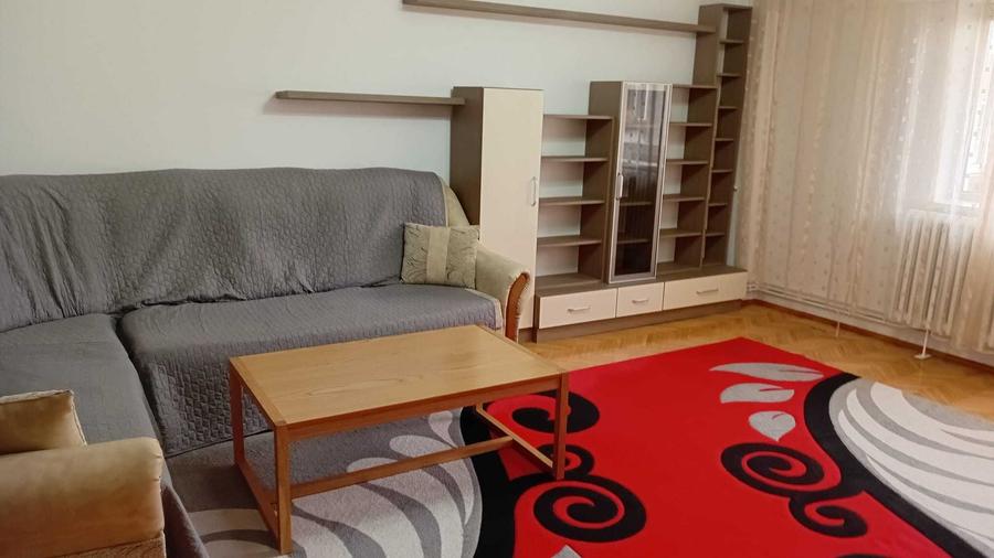 Apartament cu 3 camere decomandat în Exterior Vest