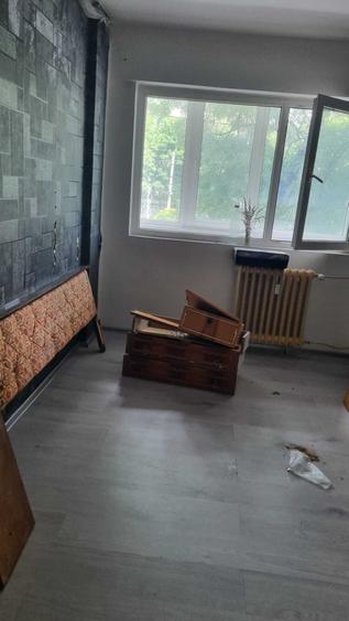 Apartament cu 3 camere semidecomandat în Veteranilor