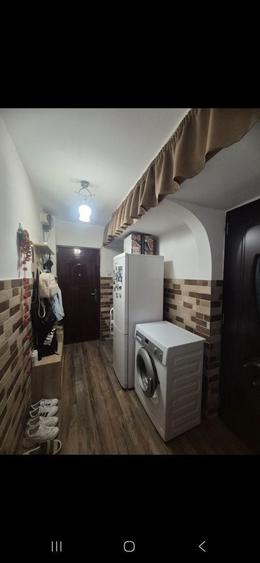 Apartament cu 2 camere semidecomandat în Satu Nou