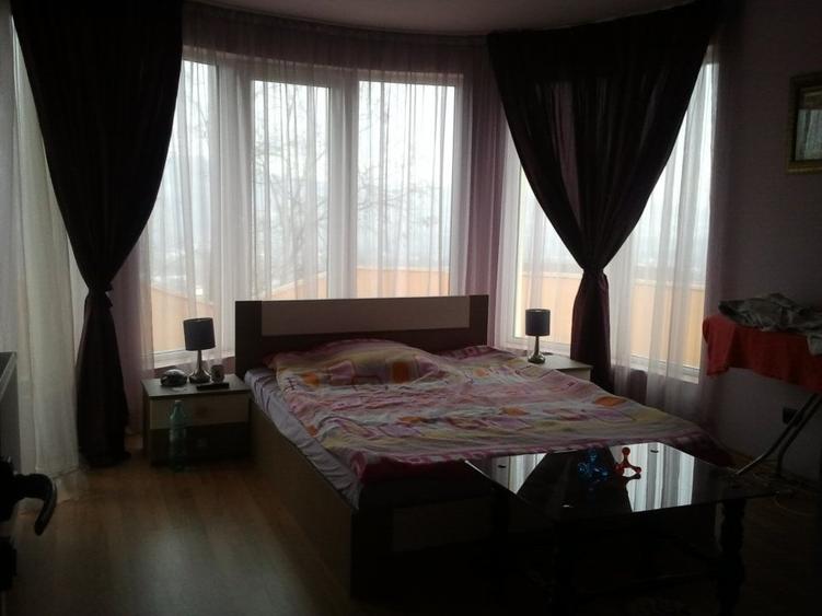 Casă individuală cu 10 camere cu Teren 785 Mp în Central