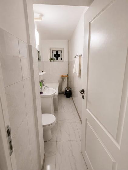 Apartament cu 3 camere semidecomandat, mobilat în Tomis Nord