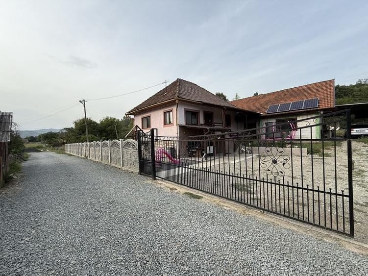 Casă cu 4 camere în Central