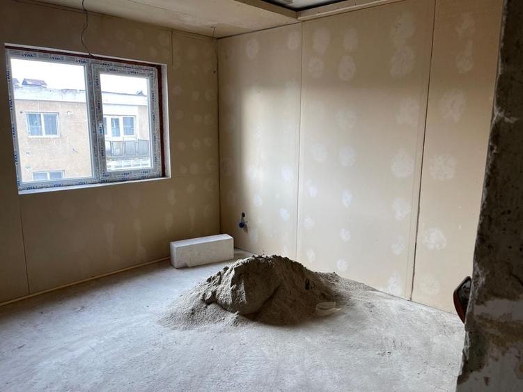Apartament cu 2 camere decomandat în Bâlteni