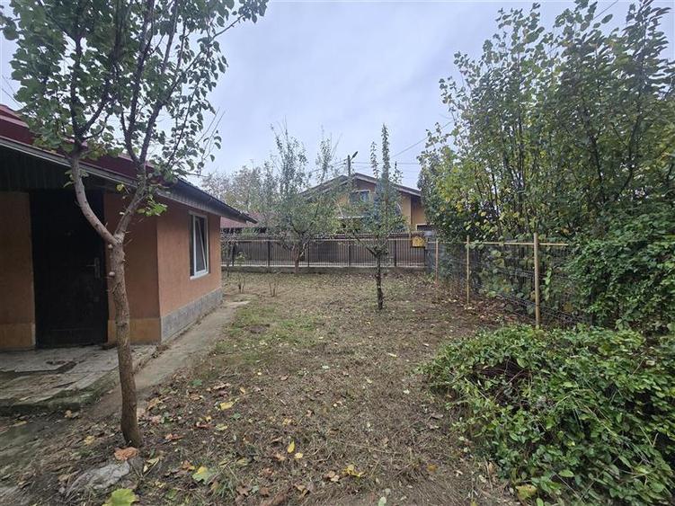 Casă individuală cu 4 camere cu Canalizare în 9 Mai