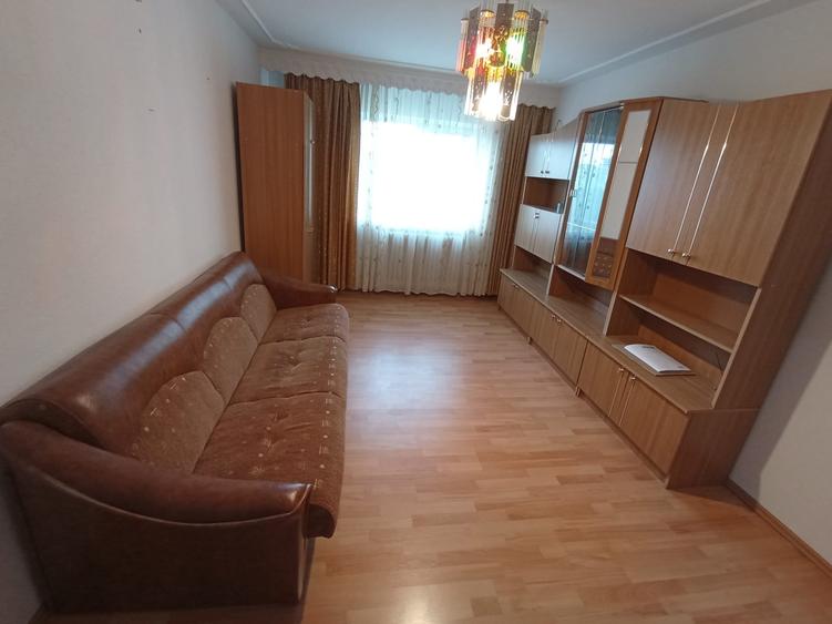 Apartament cu 2 camere decomandat în Nicolina