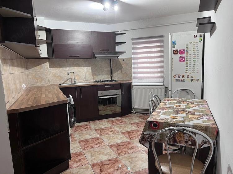Apartament cu 3 camere semidecomandat în Soarelui