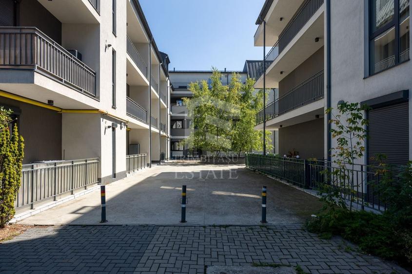 Apartament cu 2 camere semidecomandat, mobilat în Tractorul
