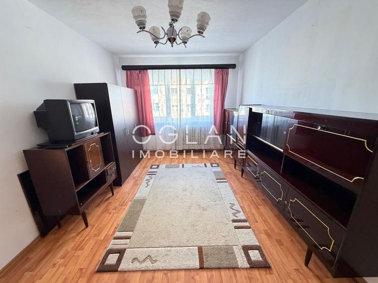 Apartament cu 3 camere decomandat, mobilat în Vasile Aaron