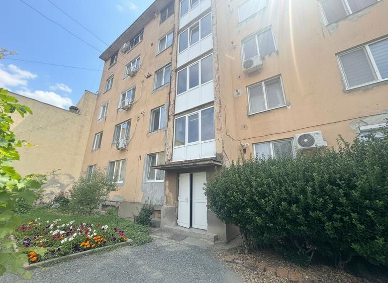 Apartament cu 3 camere semidecomandat în Bălcescu