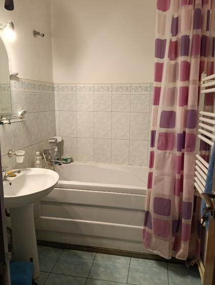 Apartament cu 4 camere semidecomandat, mobilat în Piața Unirii