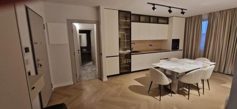 Apartament cu 3 camere semidecomandat, mobilat în Voluntari