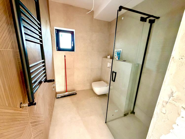 Duplex cu 5 camere cu Canalizare în Sud