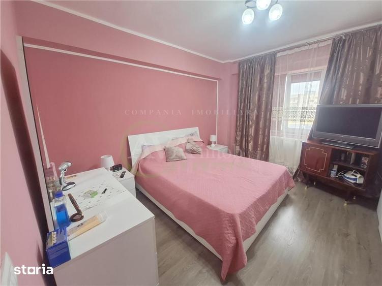 Apartament cu 3 camere semidecomandat în Republicii