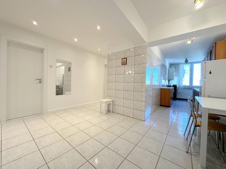 Apartament cu 3 camere decomandat în Dacia