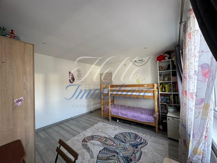 Apartament cu 3 camere semidecomandat în Florești