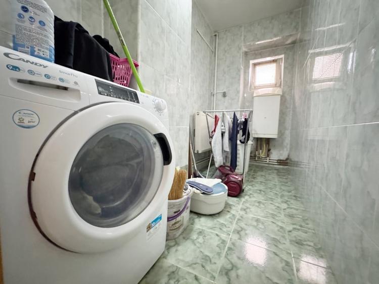 Apartament cu 3 camere decomandat, mobilat în Soarelui