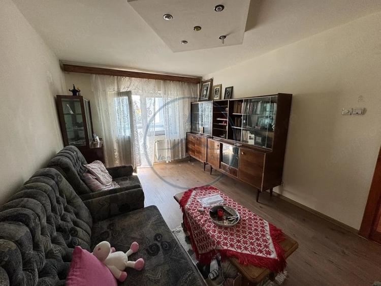Apartament cu 3 camere decomandat în Central