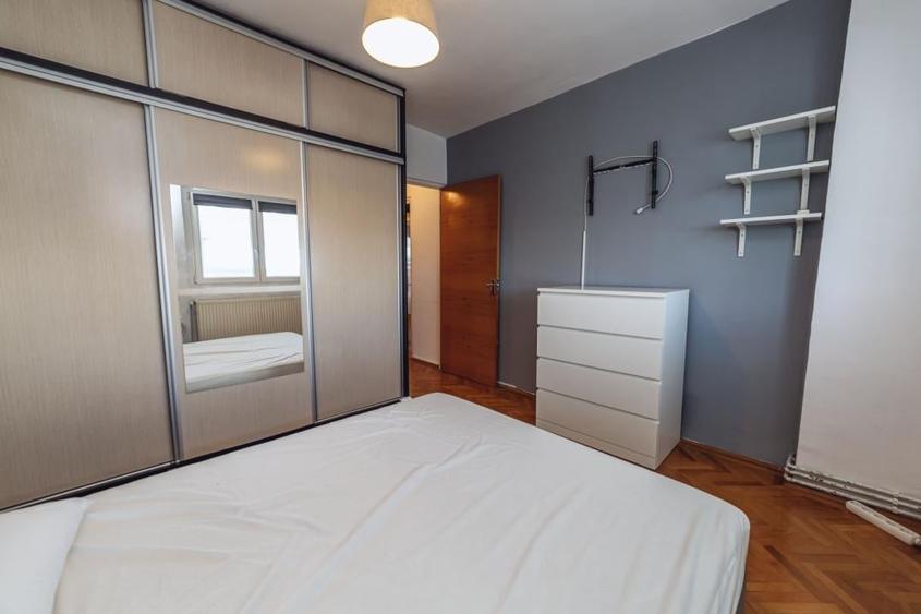 Apartament cu 2 camere semidecomandat, mobilat în Tei