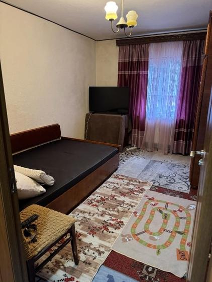 Apartament cu 3 camere decomandat, mobilat în Central