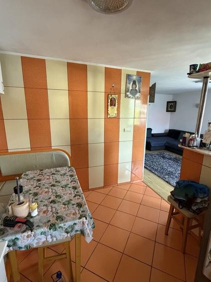 Casă cu 4 camere în Ghioșești