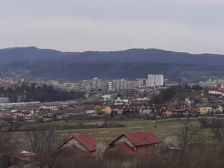 Teren de 1200 mp, în Vlădesti