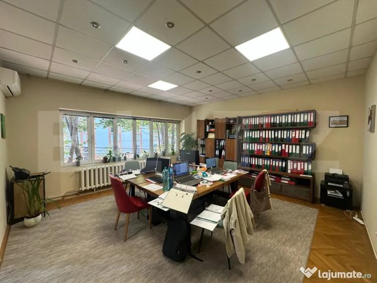 Apartament cu 3 camere decomandat, mobilat în Titulescu
