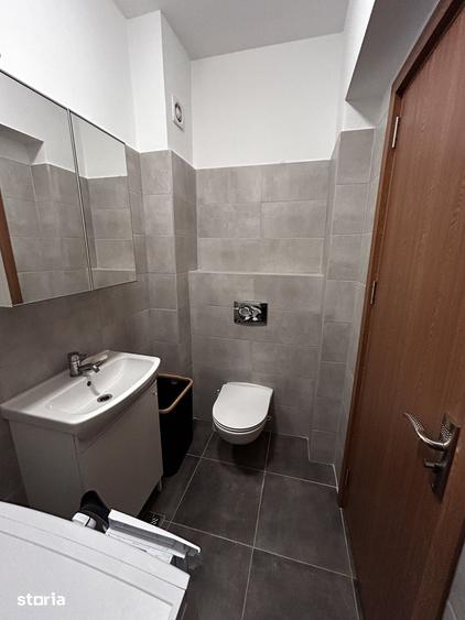 Apartament cu 3 camere în Apărătorii Patriei
