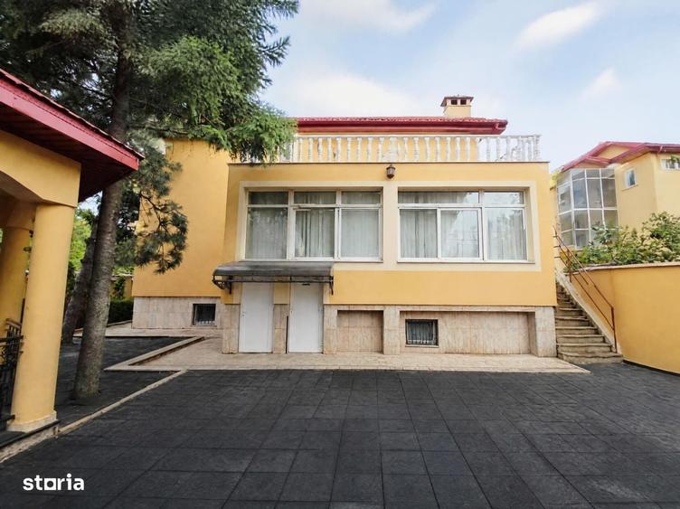 Casă cu 4 camere cu Teren 1000 Mp în Central